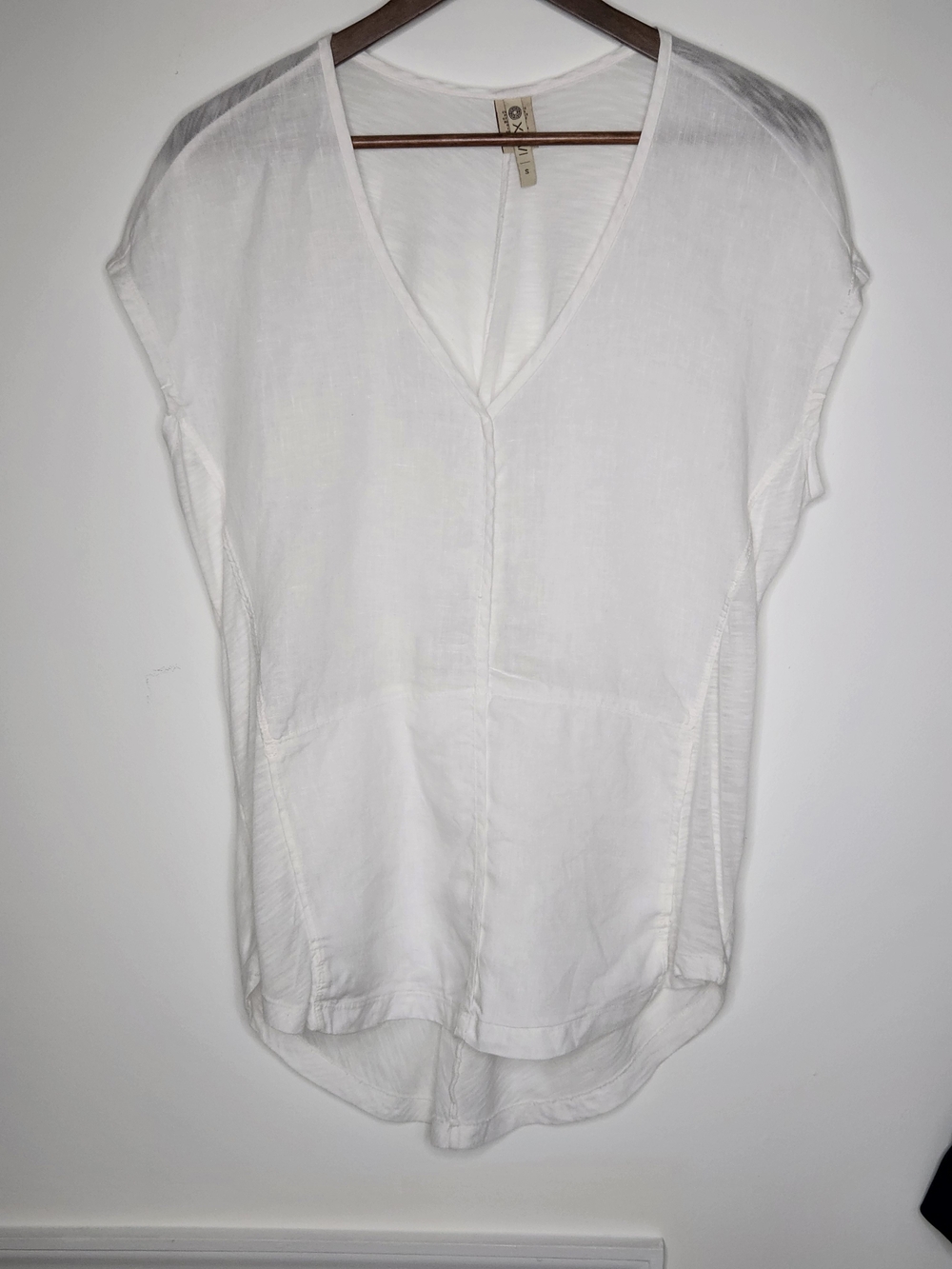 XCVI Wearables Darling White Linen Blend V-Neck Top Short Sleeve Cap Sleeve -S